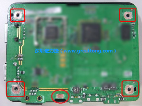 手動去綠漆。使用傳統的刀片去除綠漆后的效果。