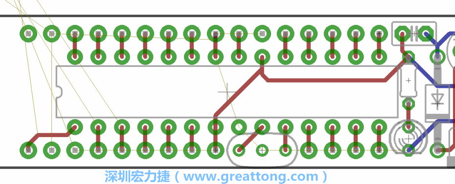 諧振器應擺放在ATmega微控制器的針腳8、9和10旁邊，在共鳴器和微控制器中間的高頻信號線應該要愈短愈好，此外，其它的信號線應該要遠離這個區域且配置在諧振器的下方，這樣做是為了防止不必要的無線電波干擾。