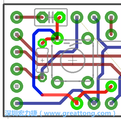 為了要創造一個電路通道，首先要先點擊重置開關的連結點進行布線，在電路板的背面繪制線路直到其它線路前的乾淨區域。