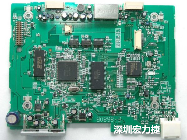 大面積PCB若電子元器件數量多、重量較重，板材強度不夠時容易產生PCB中央部凹陷問題。