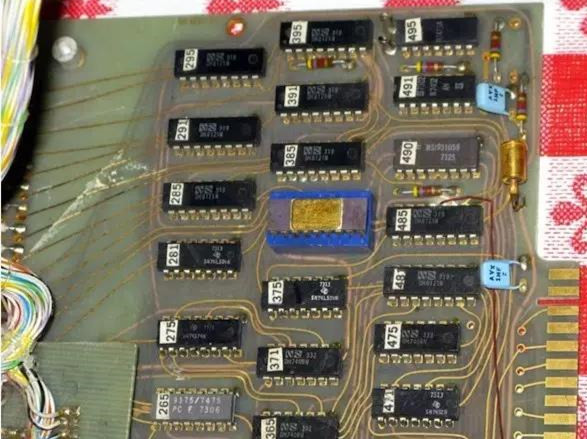 1972年開發的一塊基于Intel 8008的計算機中的印刷電路板。(資源來源：DigiBarn計算機博物館)