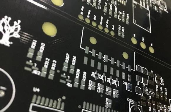 如何確定PCB的基板材料？